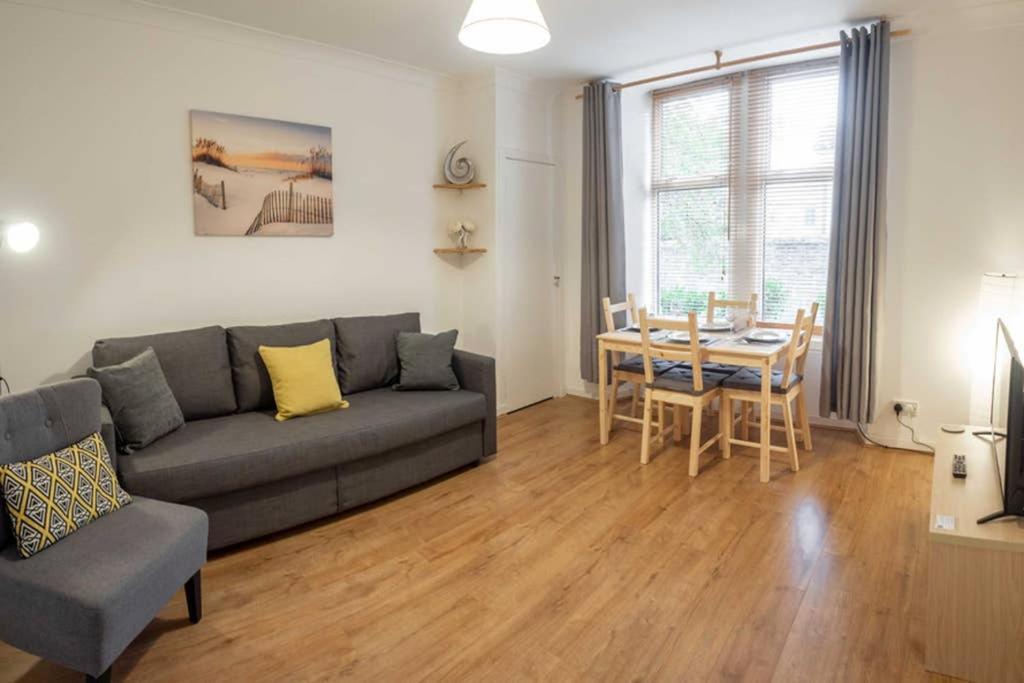 ☆ Quiet Ground Floor Apartment Near University ☆ Dundee Exterior photo